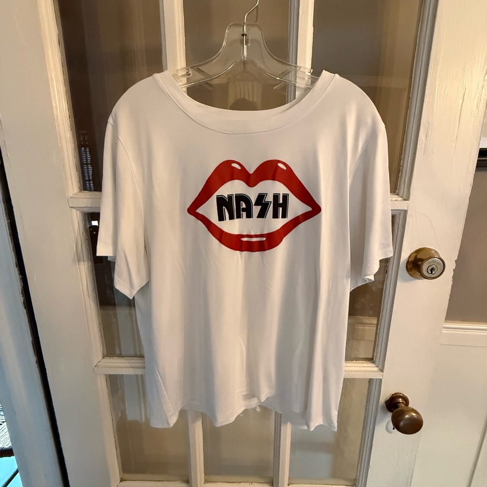 NASH Brand White T-Shirt with Red Lips Graphic L